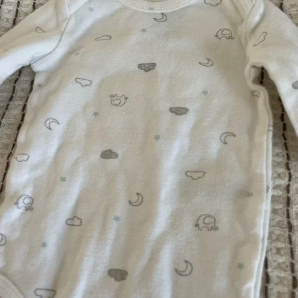 LOT OF 9 BOYS FALL/WINTER LONG SLEEVE ONSIES/PJ'S SIZE NEWBORN - Picture 4 of 12